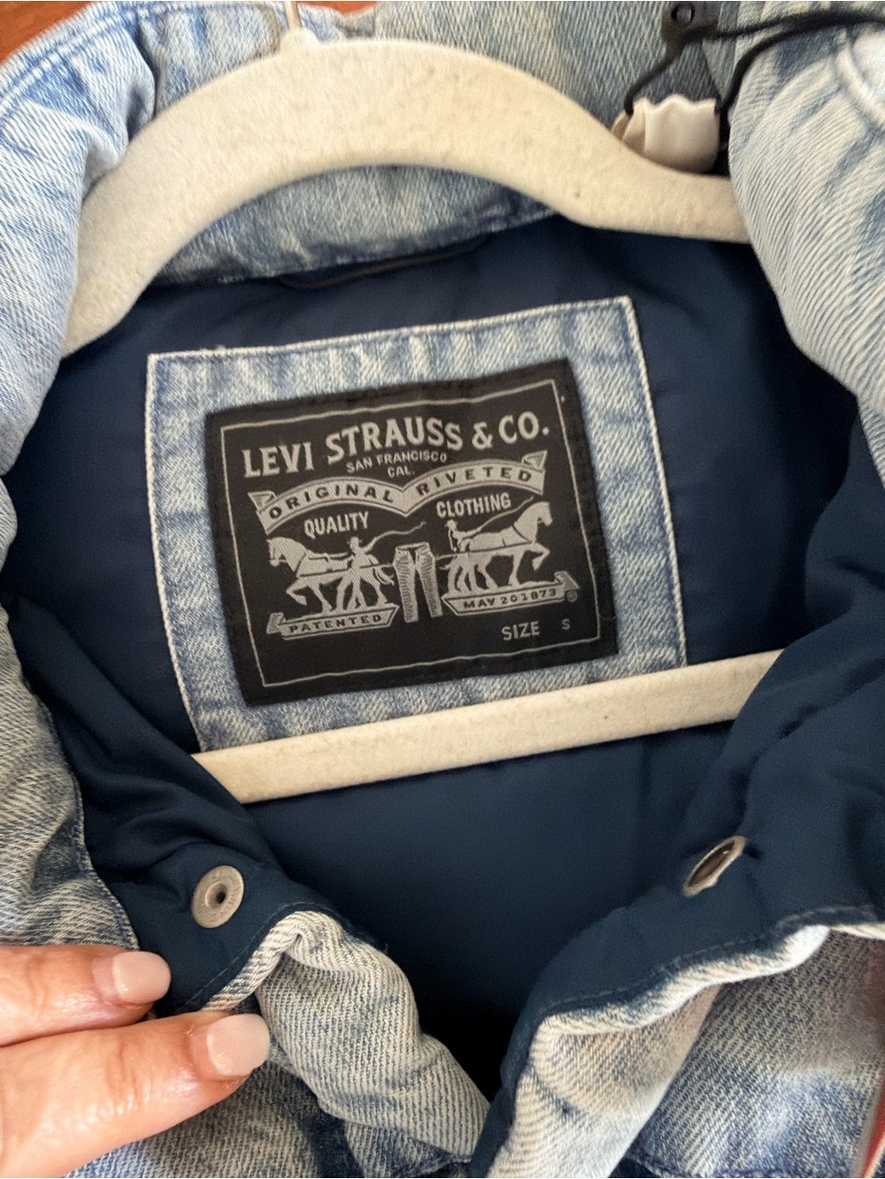 Levi’s Men’s Denim Puffer Vest Light Wash Down Fill Size Small NWT - Picture 5 of 5